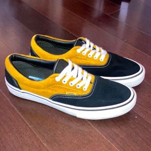 Vans Corduroy Mustard/Black UltraCush
